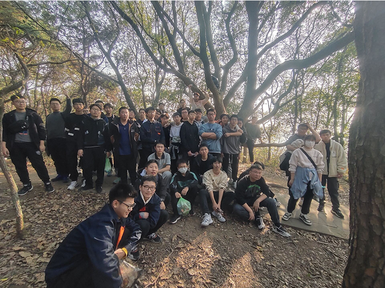 机电工程学院211341班开展绿色惠山志愿服务活动